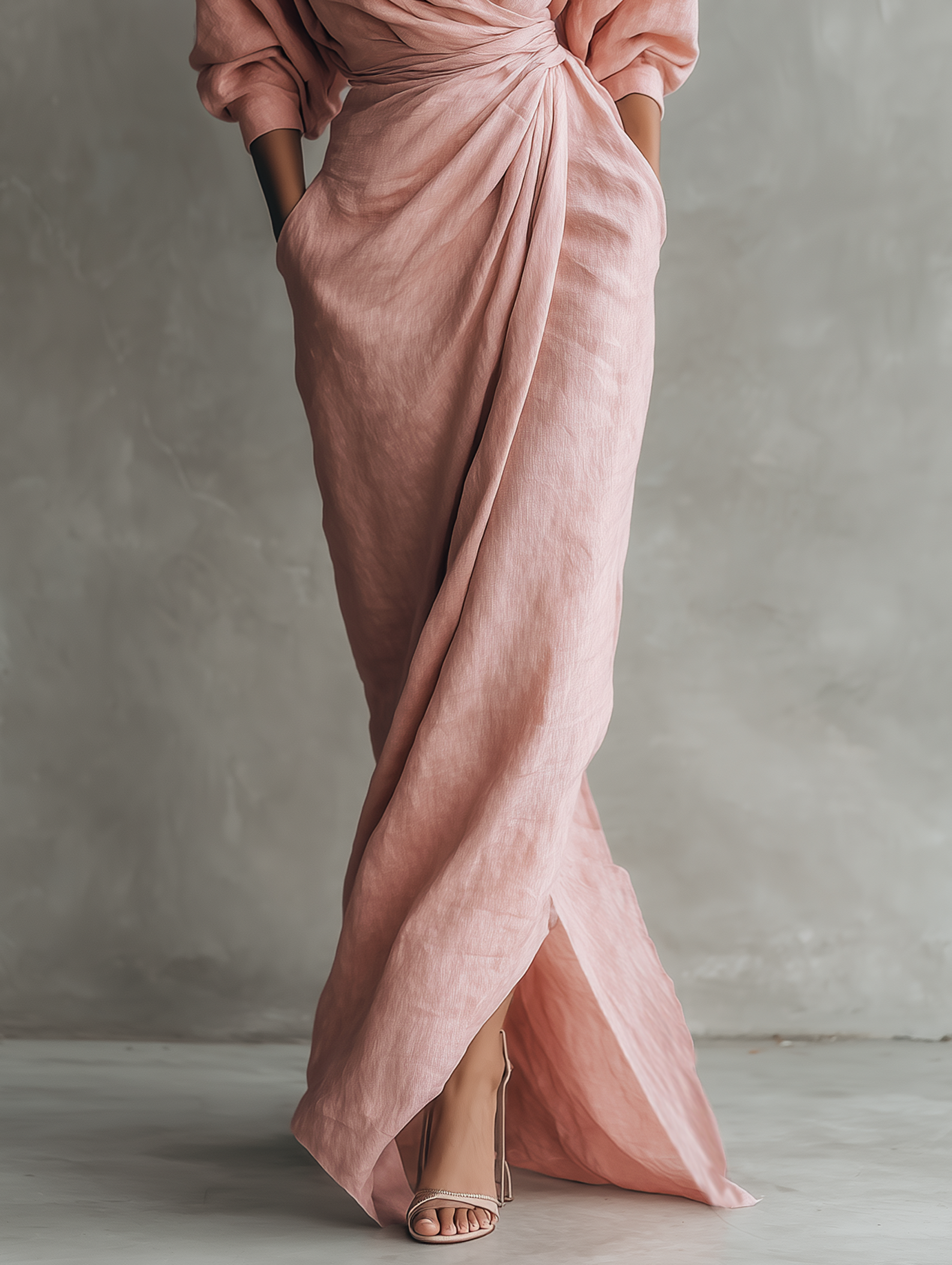 Daria linen dress with a V-neck