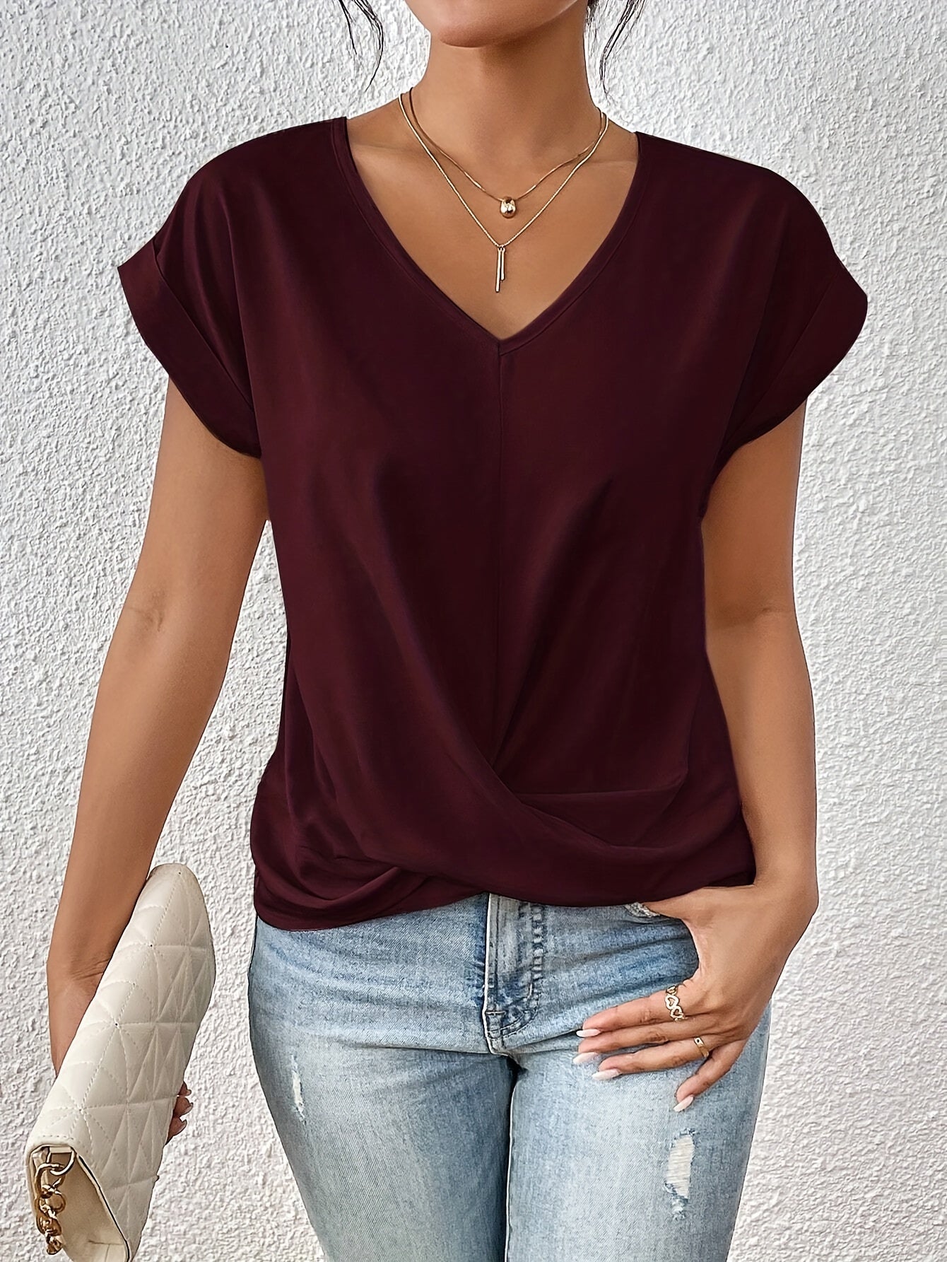 Cleo - Breathable V-neck T-shirt