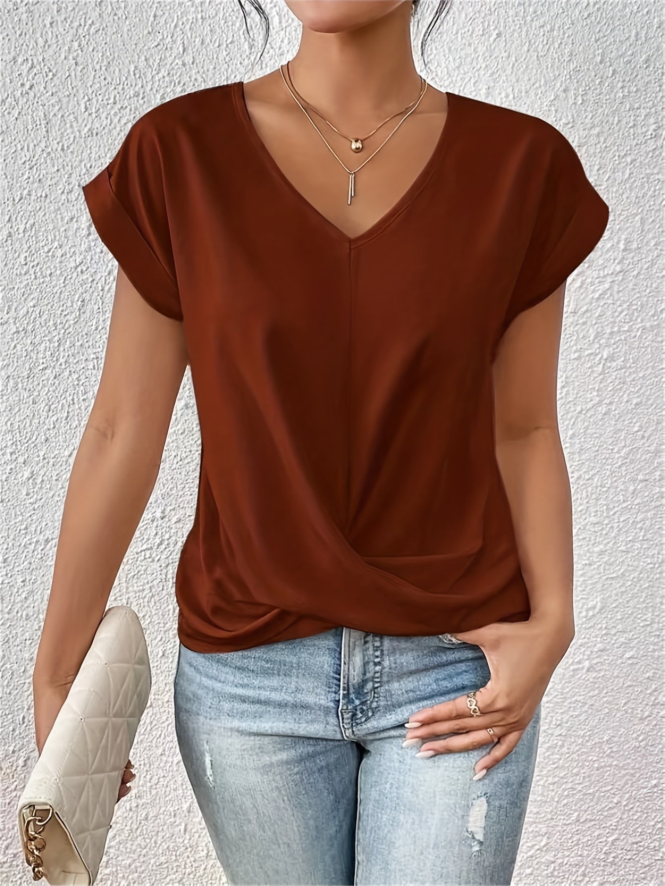 Cleo - Breathable V-neck T-shirt