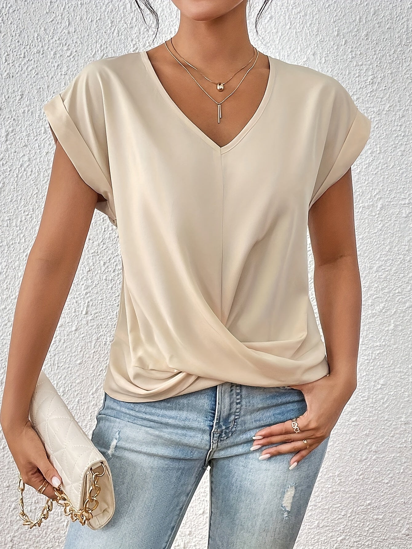 Cleo - Breathable V-neck T-shirt