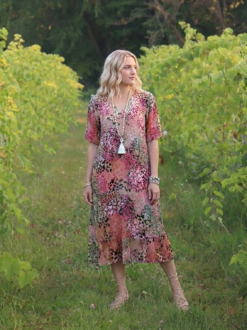 Mariselle | Short Sleeve V Neck Printed Midi Dress